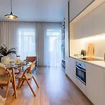 Almada 551 By Lovelystay