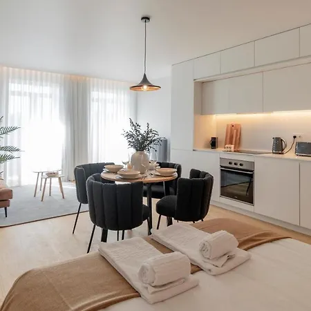 Almada 551 By Lovelystay Apartmán