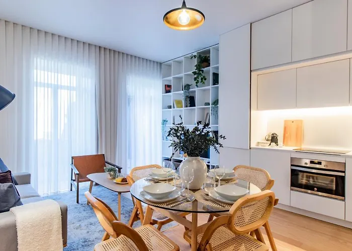 Apartment Almada 551 By Lovelystay *