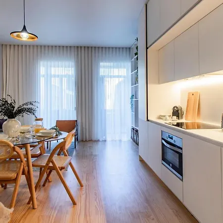 Almada 551 By Lovelystay