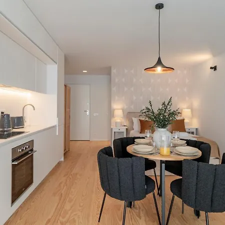 Apartment Almada 551 By Lovelystay *