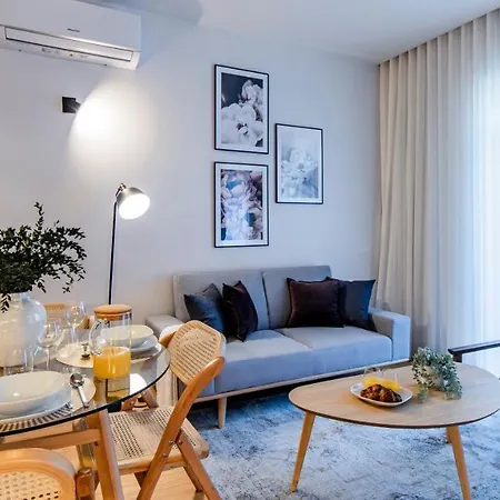 Almada 551 By Lovelystay Apartment