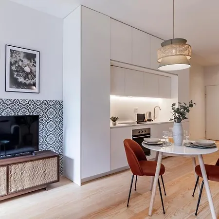 Almada 551 By Lovelystay Apartment *